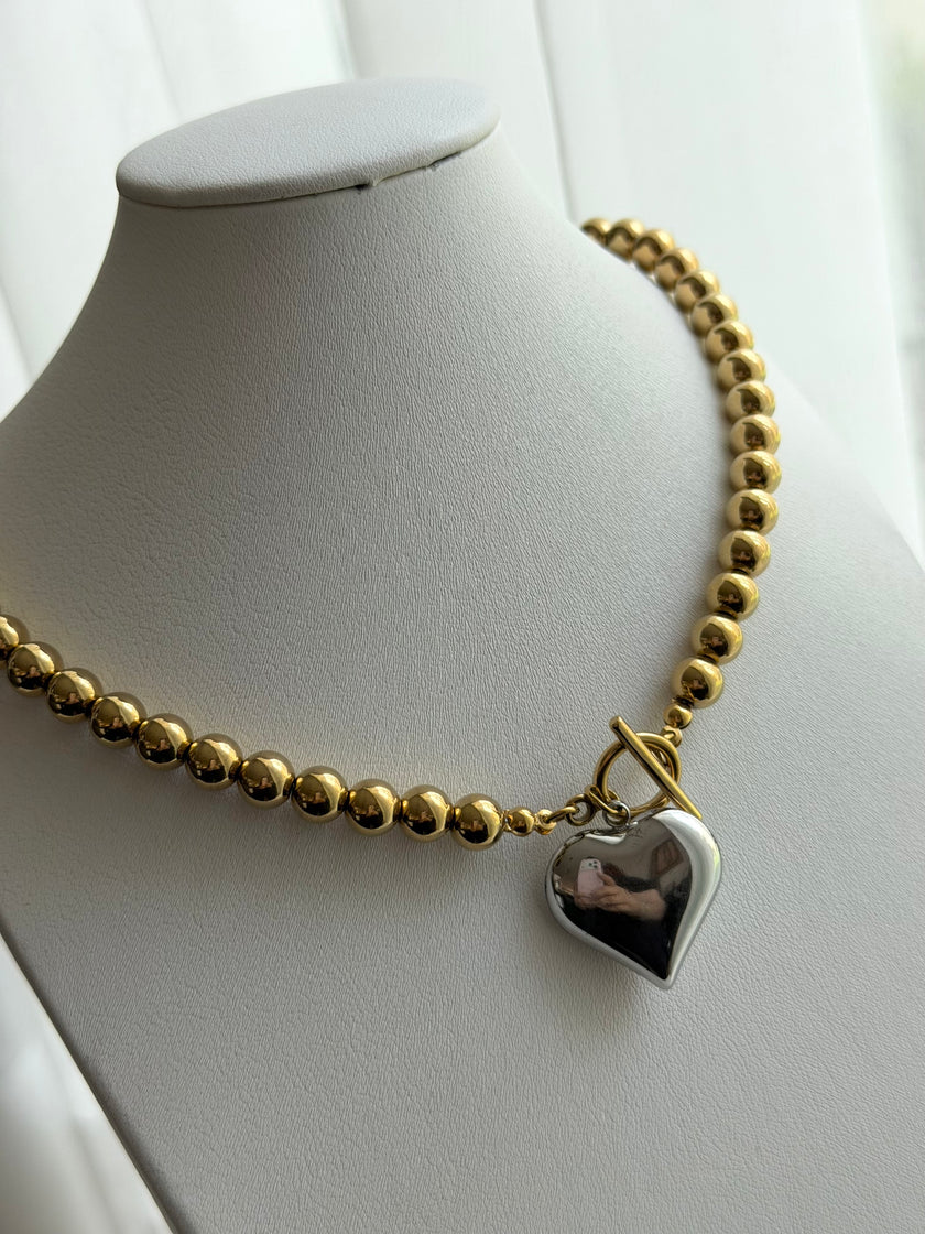 COLLAR BOLITAS Y DIJE CORAZON