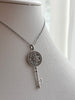COLLAR DIJE LLAVE CON ZIRCONIA PLATEADO