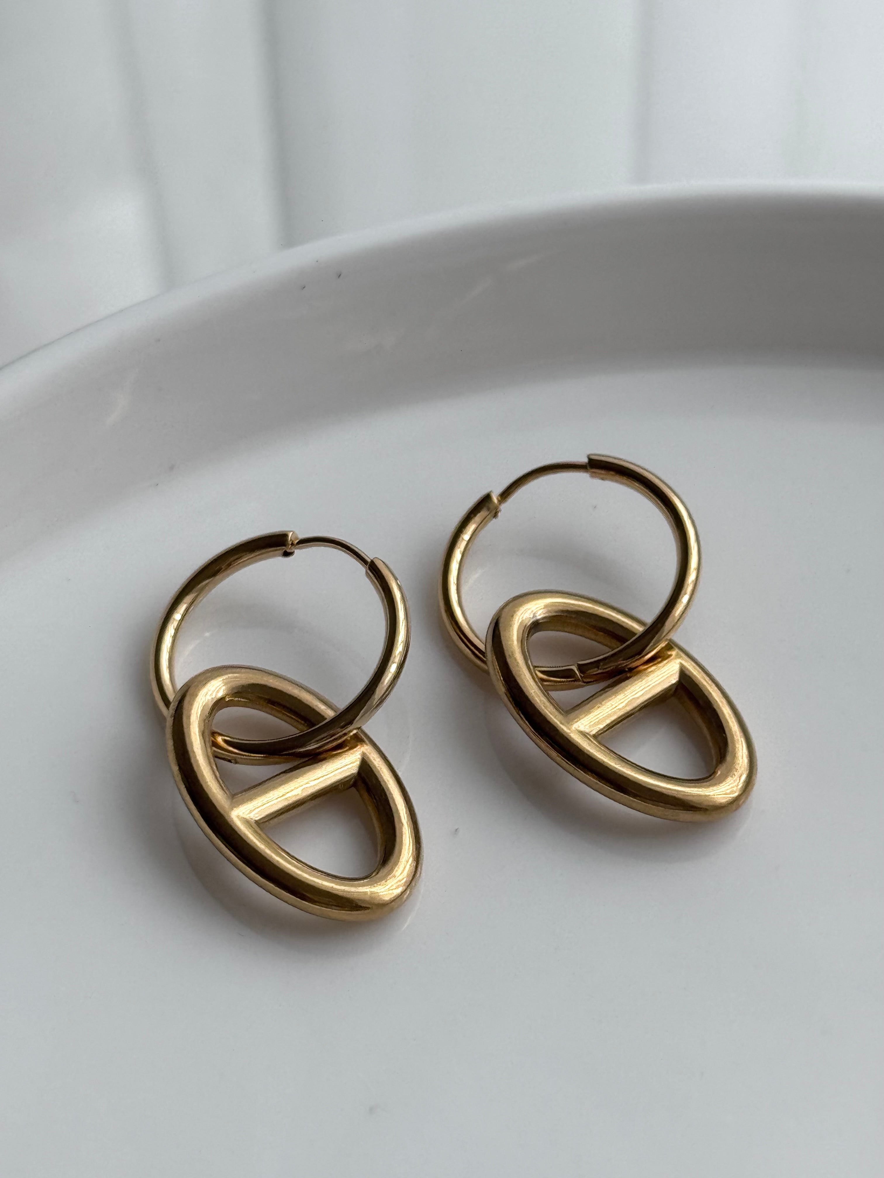 ARRACADA CON DIJE OVALO