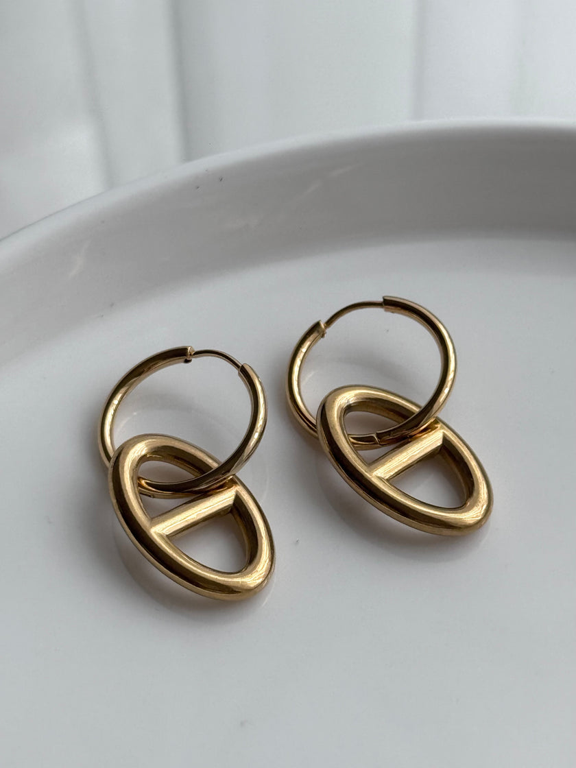 ARRACADA CON DIJE OVALO