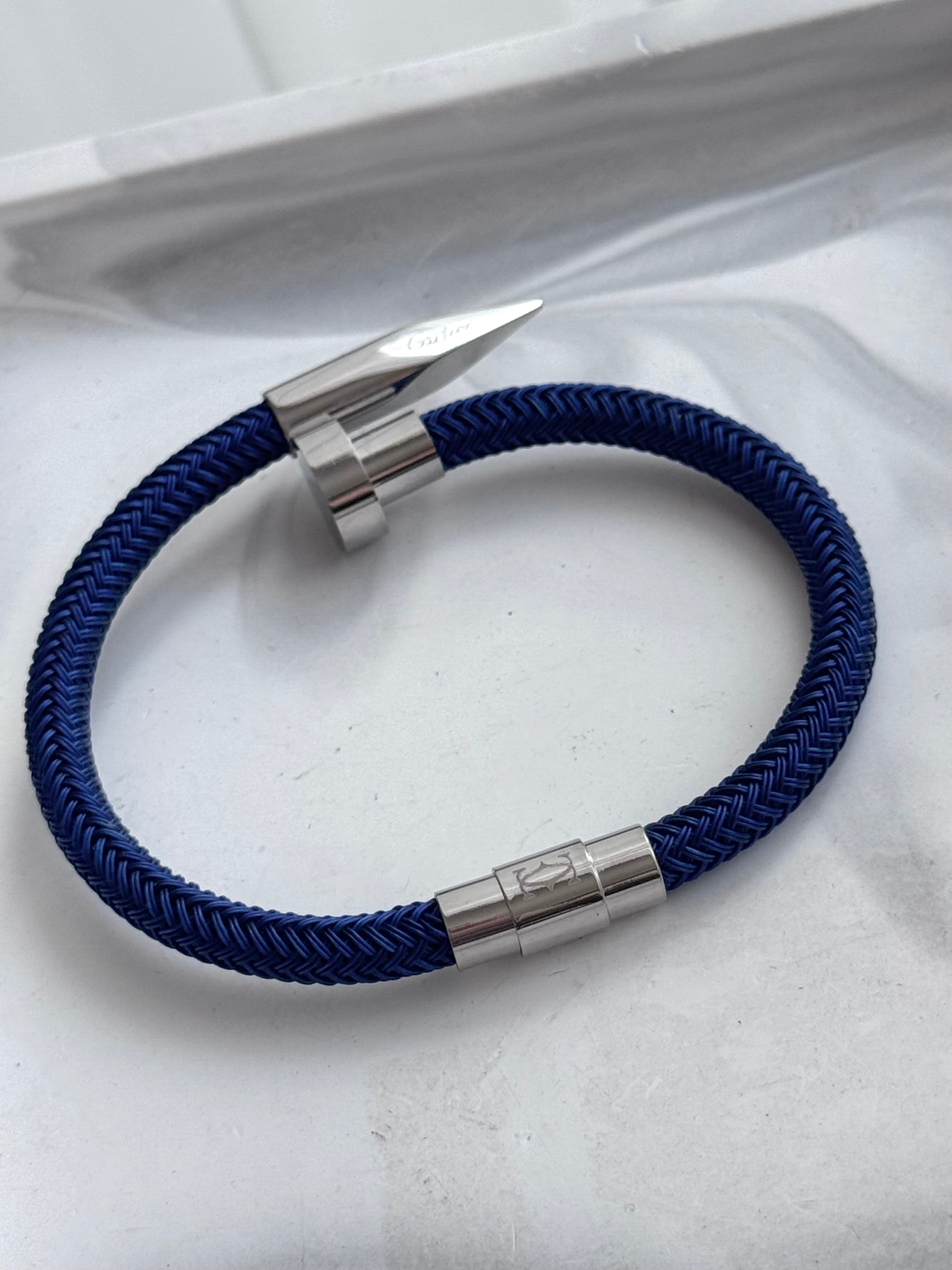 PULSERA CORREA AZUL CLAVO