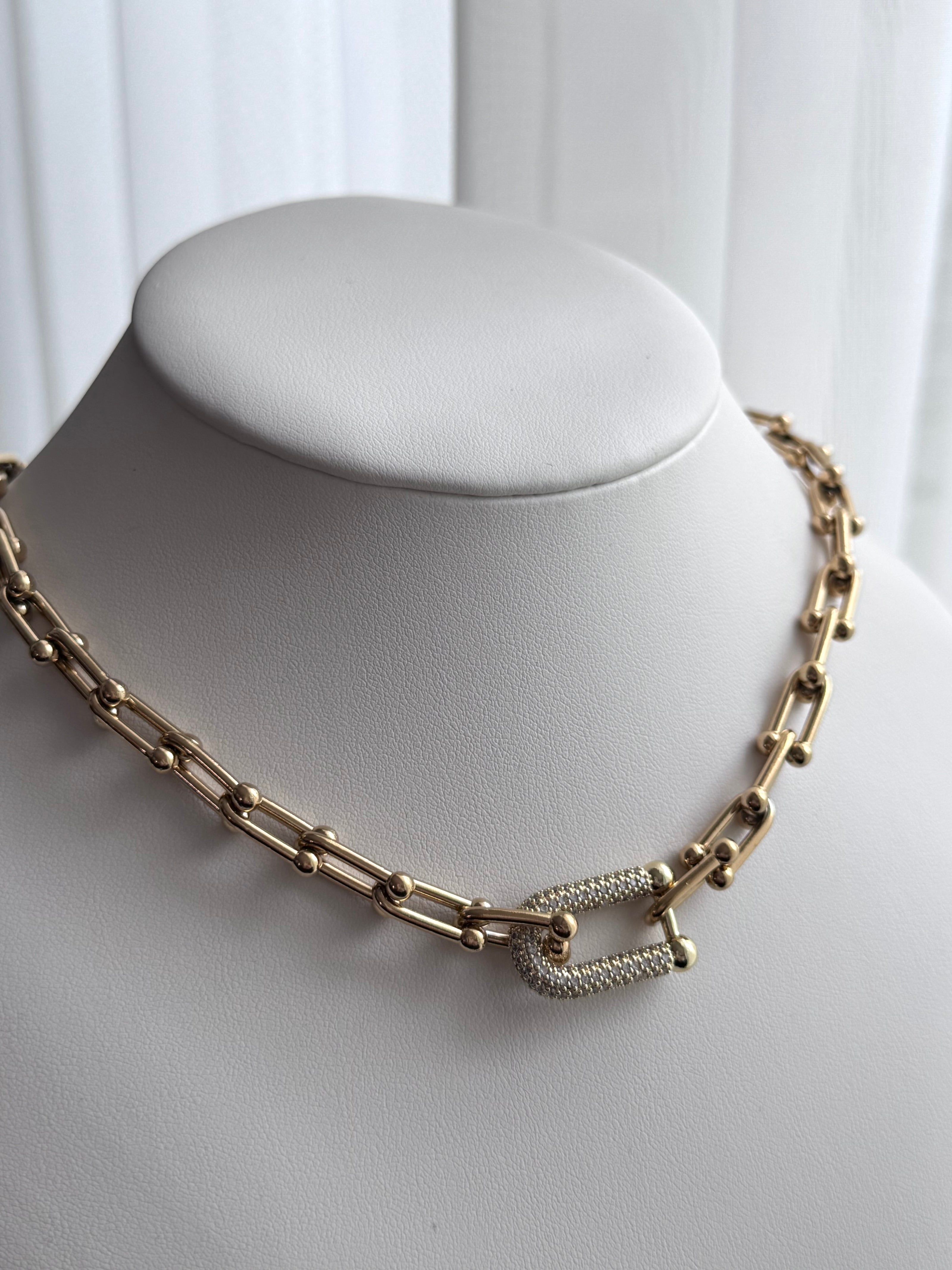 COLLAR ESLABÓN CON CRISTAL DORADO