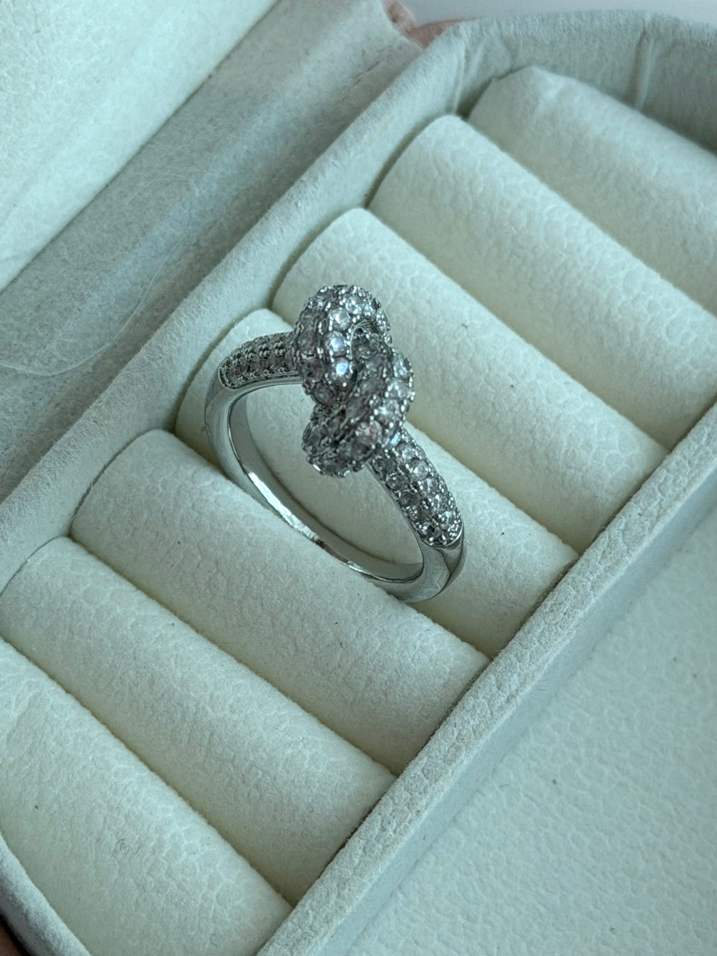 ANILLO NUDO