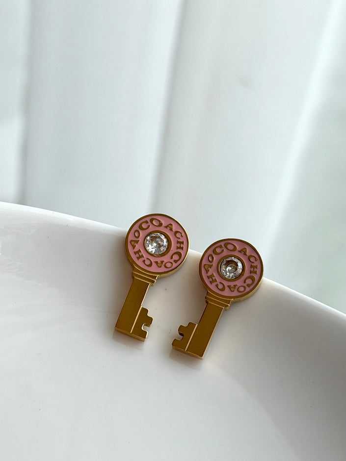 ARETES LLAVE ROSA