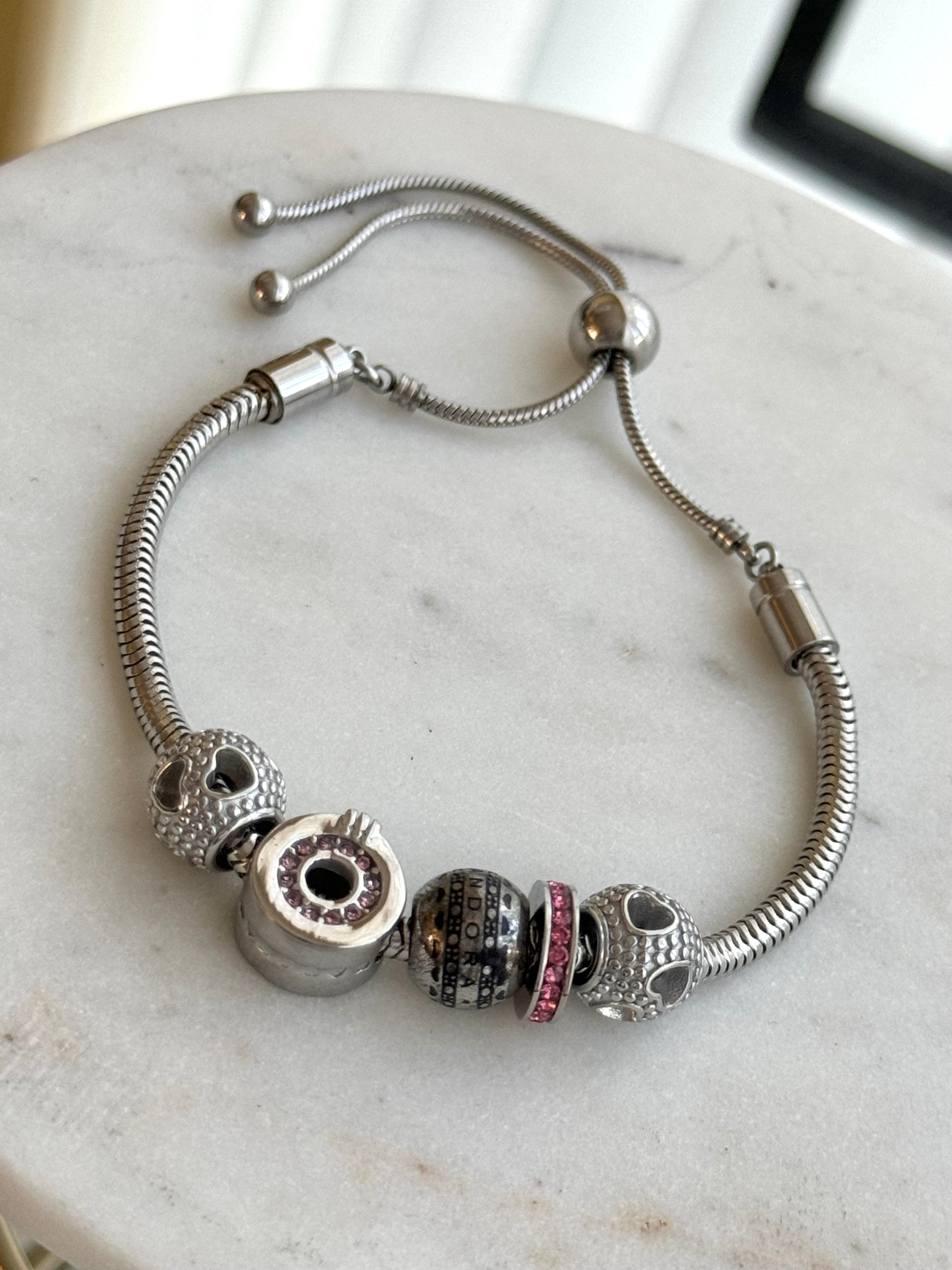 PULSERA CIN CHARMS