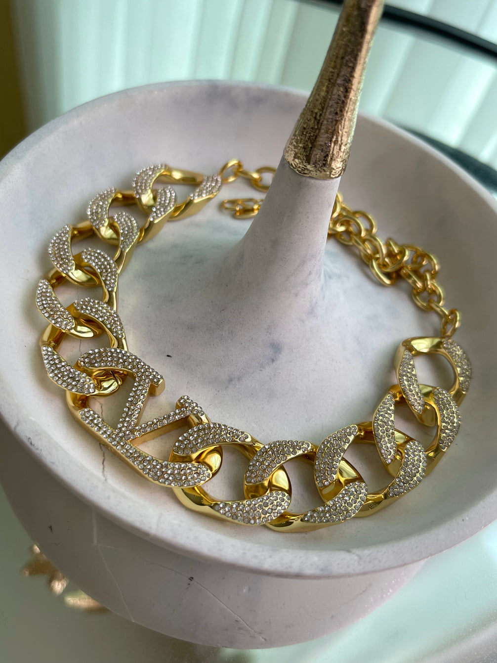 CHOKER V CON ZIRCONIAS