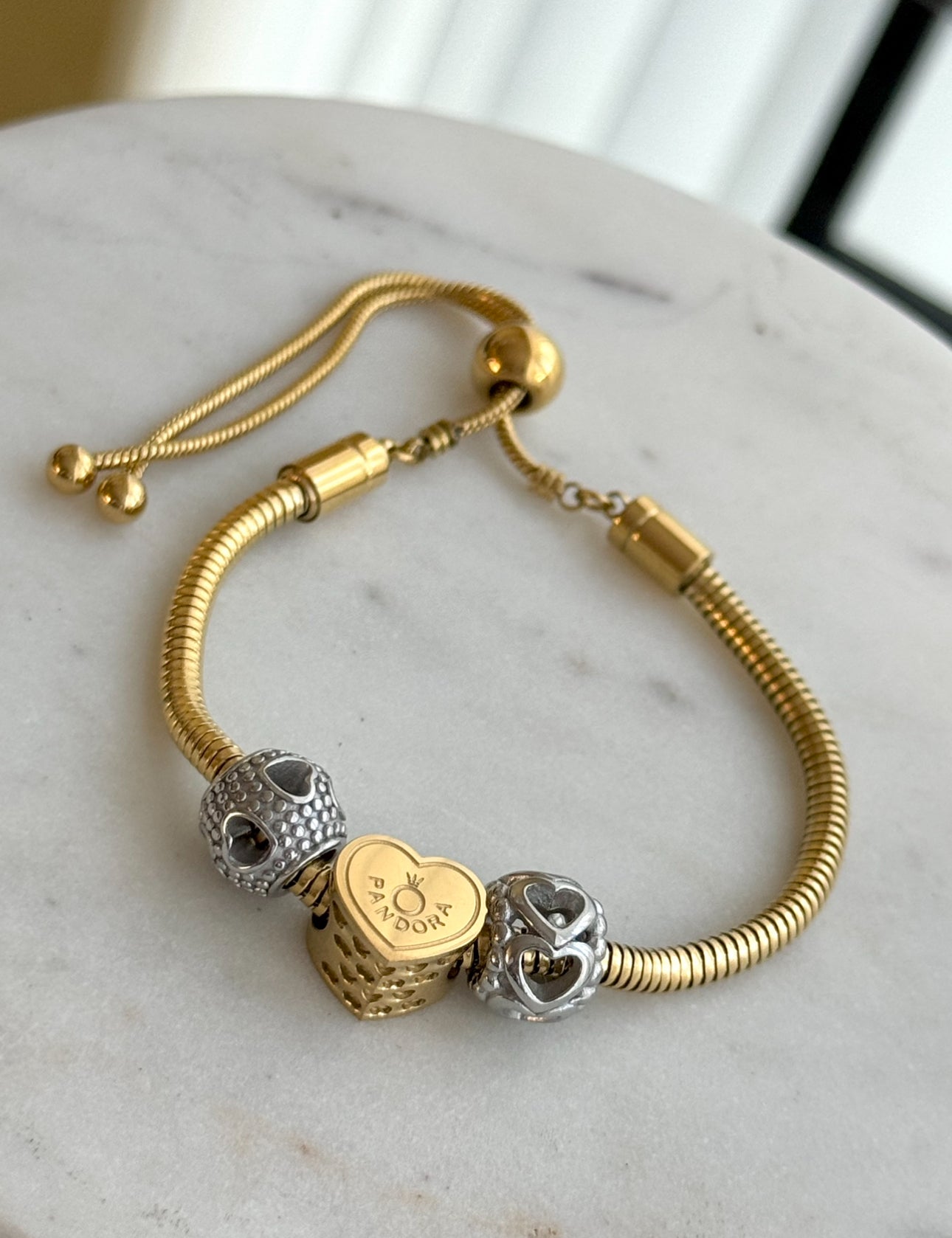 PULSERA CON CHARMS