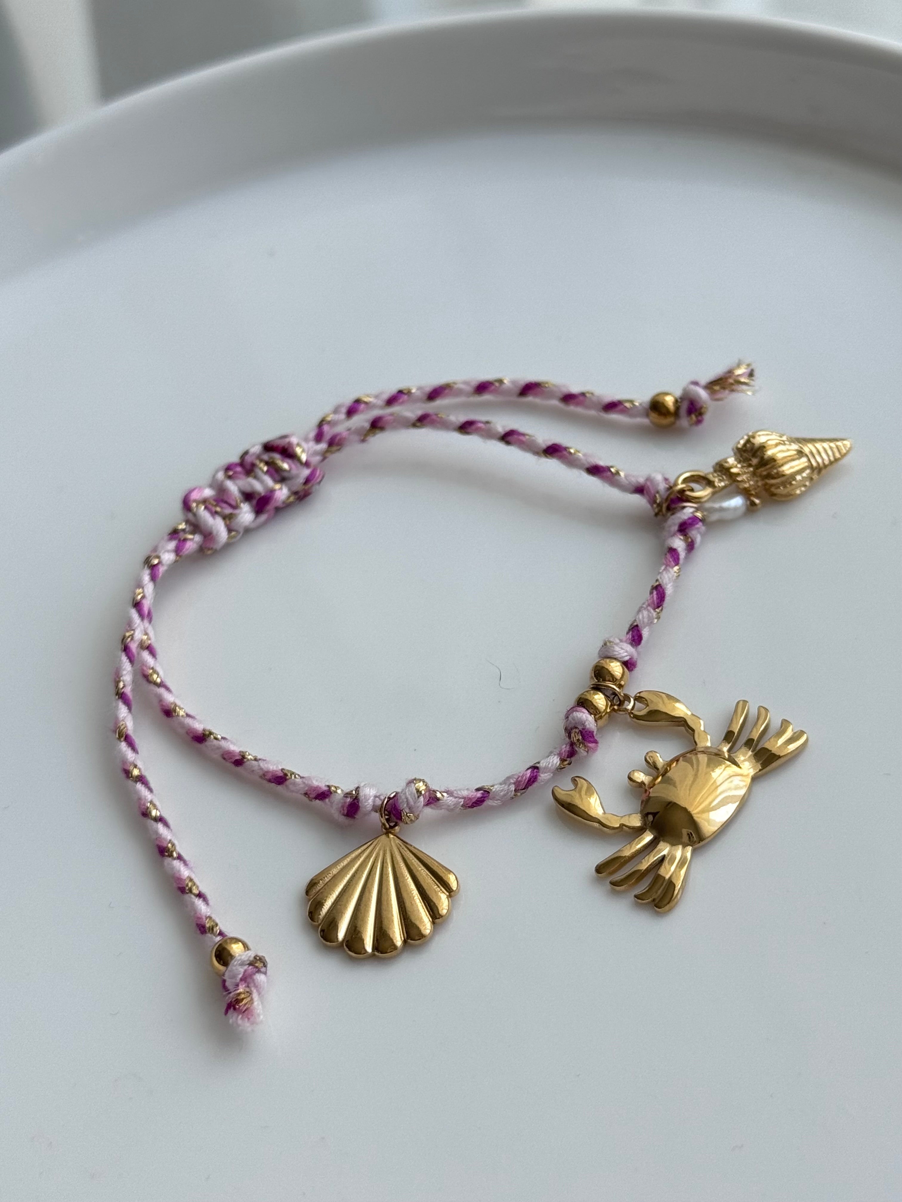 PULSERA HILO ROSA Y DIJES