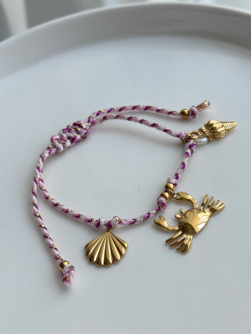 PULSERA HILO ROSA Y DIJES