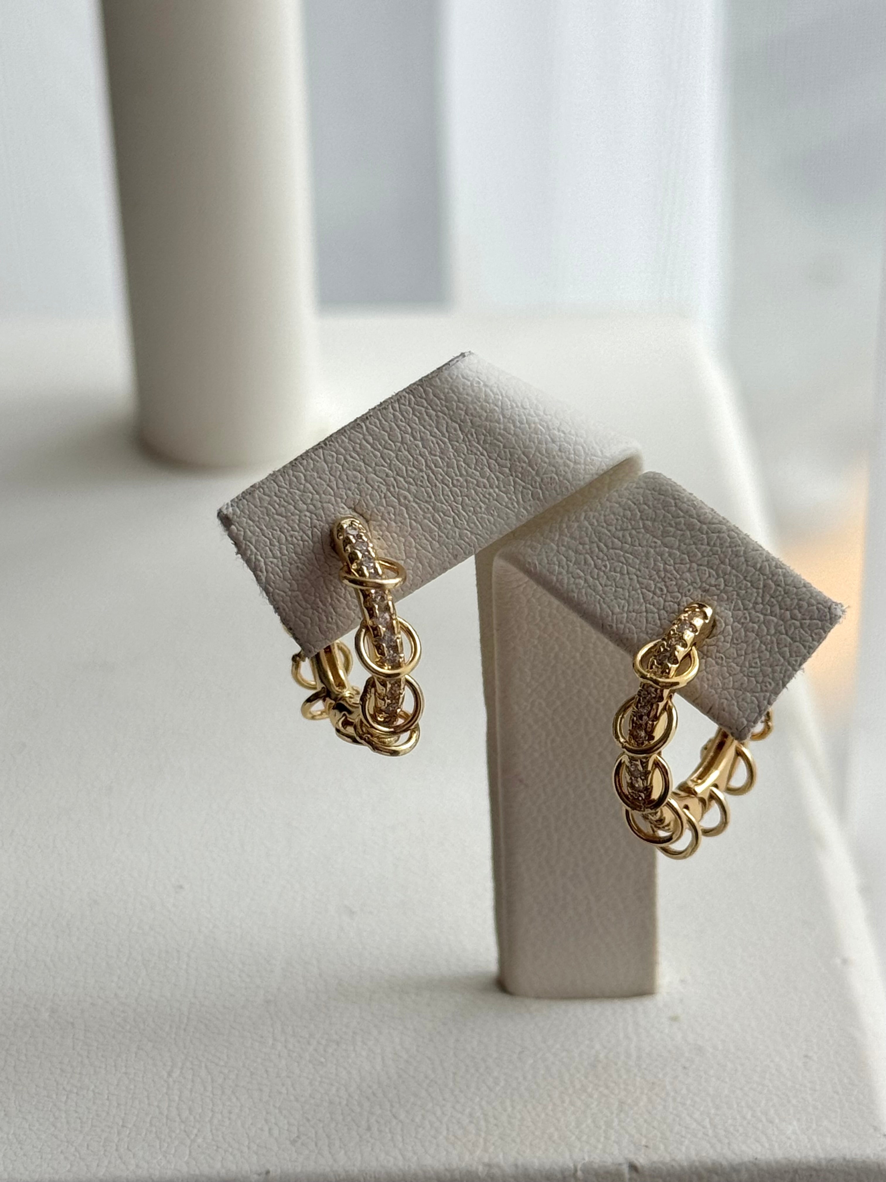 ARRACADA CON ZIRCONIA Y ARGOLLAS