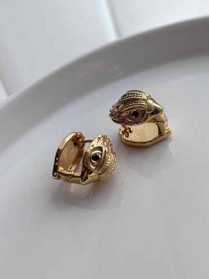 HUGGIES KURTH OJO NEGRO