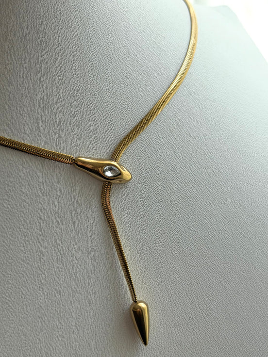 COLLAR CORBATERO