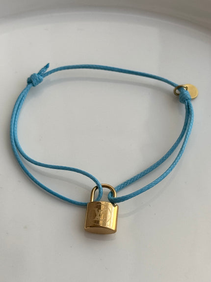 PULSERA HILO CON CANDADO LV AZUL