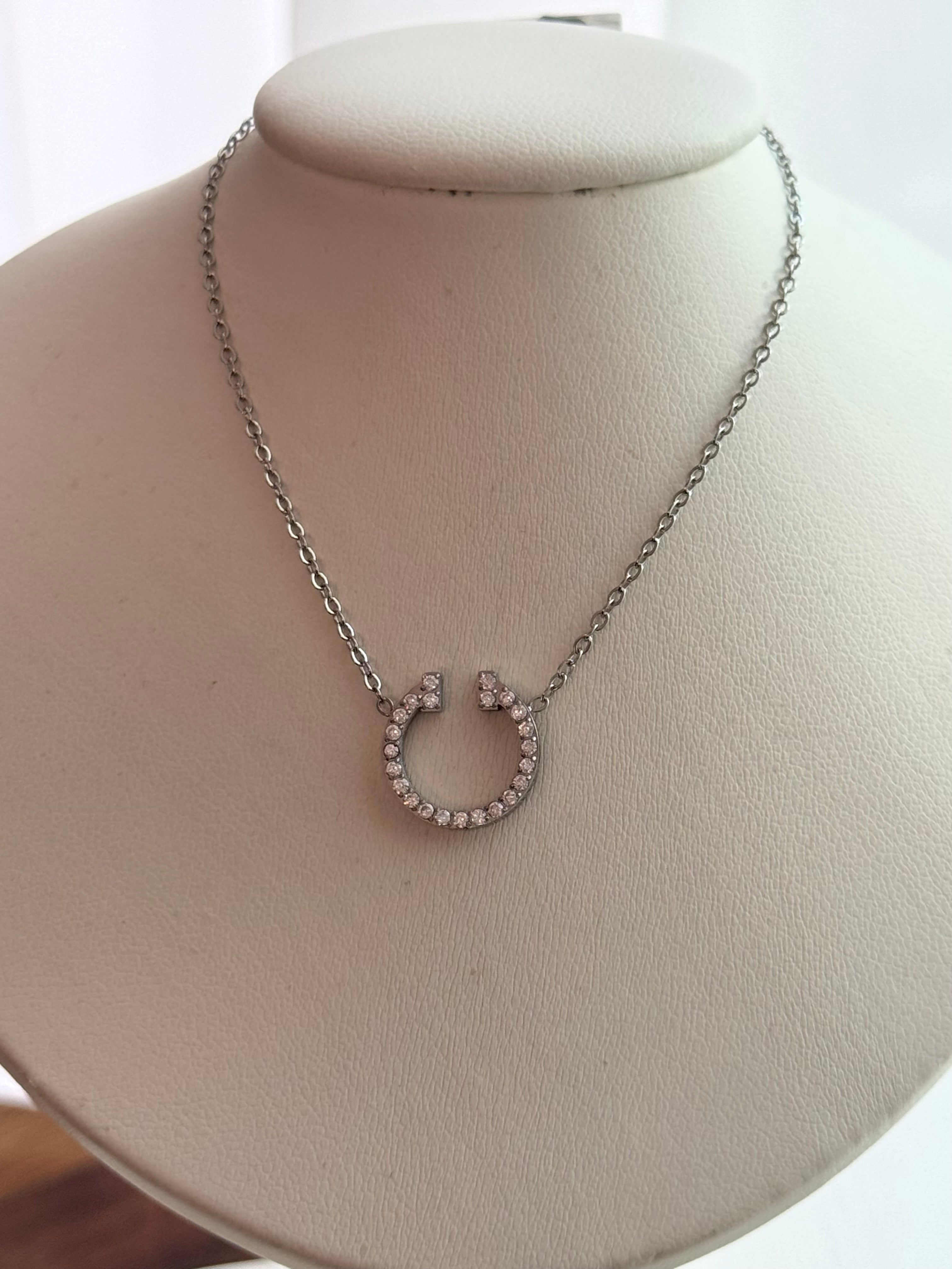 COLLAR T CON CRISTALES PLATEADO