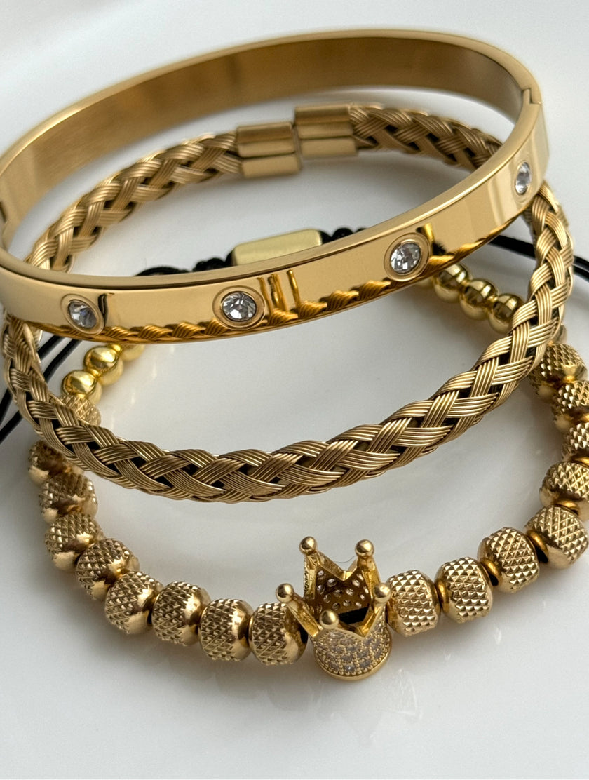 TRÍO PULSERAS DORADAS CON CORONA