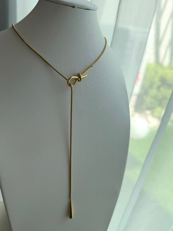 COLLAR CORBATERO GOTA
