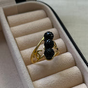 ANILLO TRES BOLITAS NEGRAS