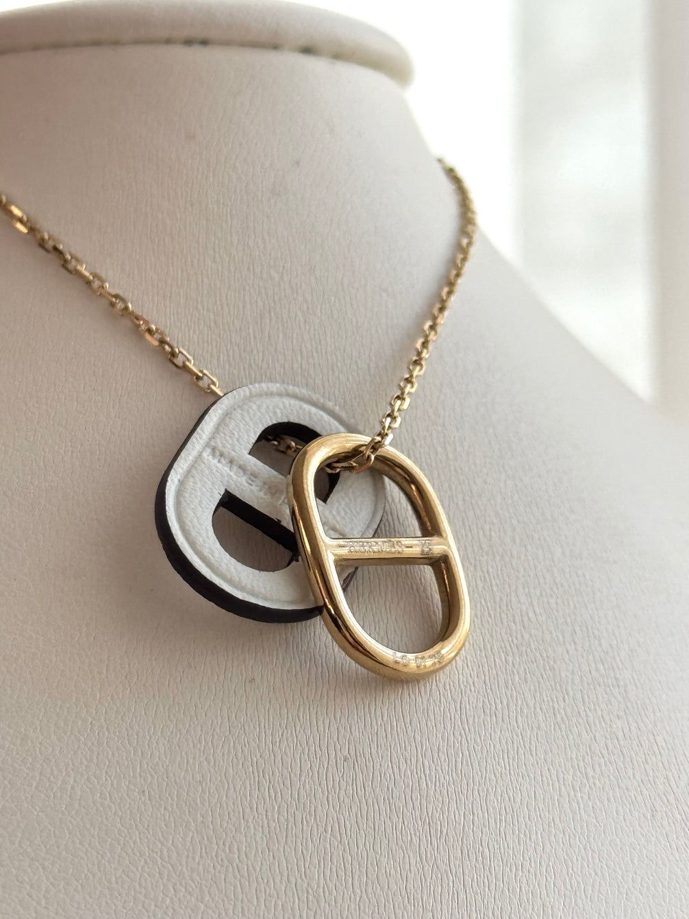 COLLAR H BLANCO