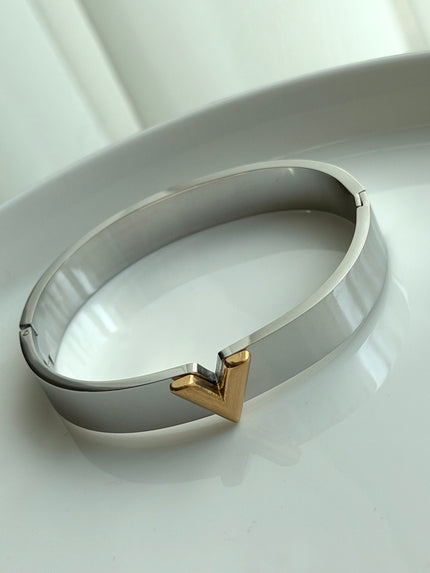 BRAZALETE V
