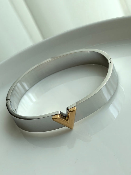 BRAZALETE V