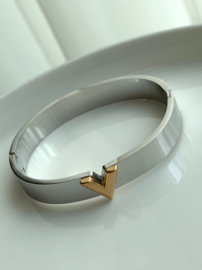 BRAZALETE V