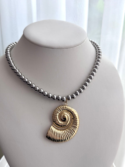 COLLAR BOLITAS DIJE CARACOL