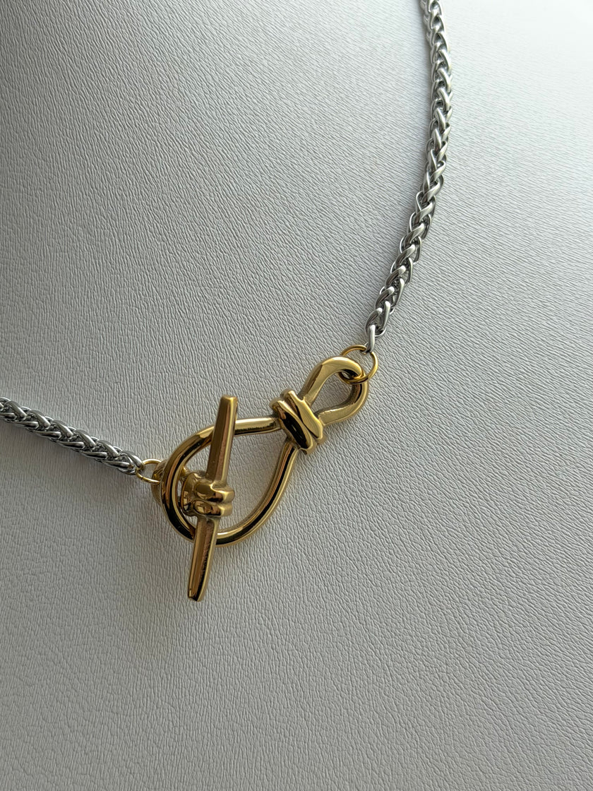 COLLAR BROCHE NUDO
