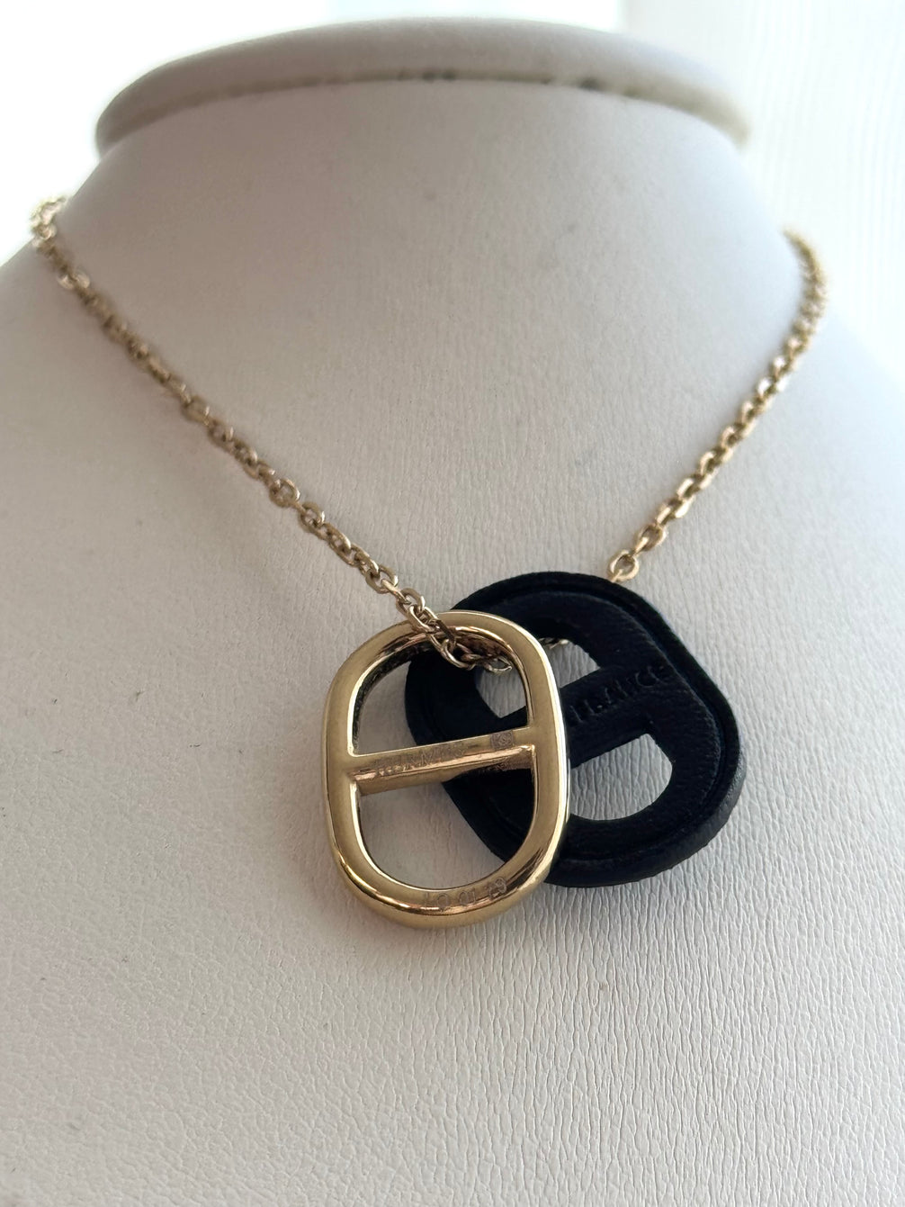 COLLAR H NEGRO