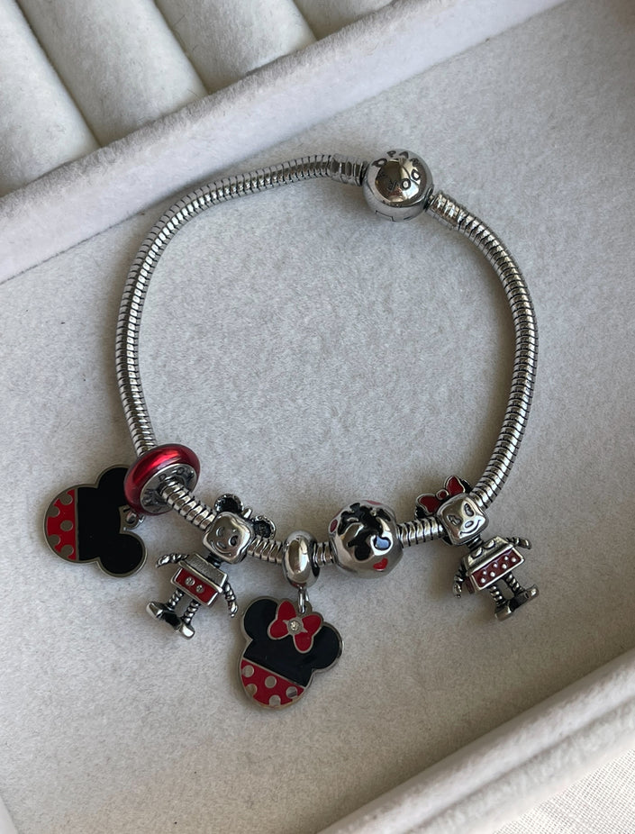 PULSERA CON CHARMS