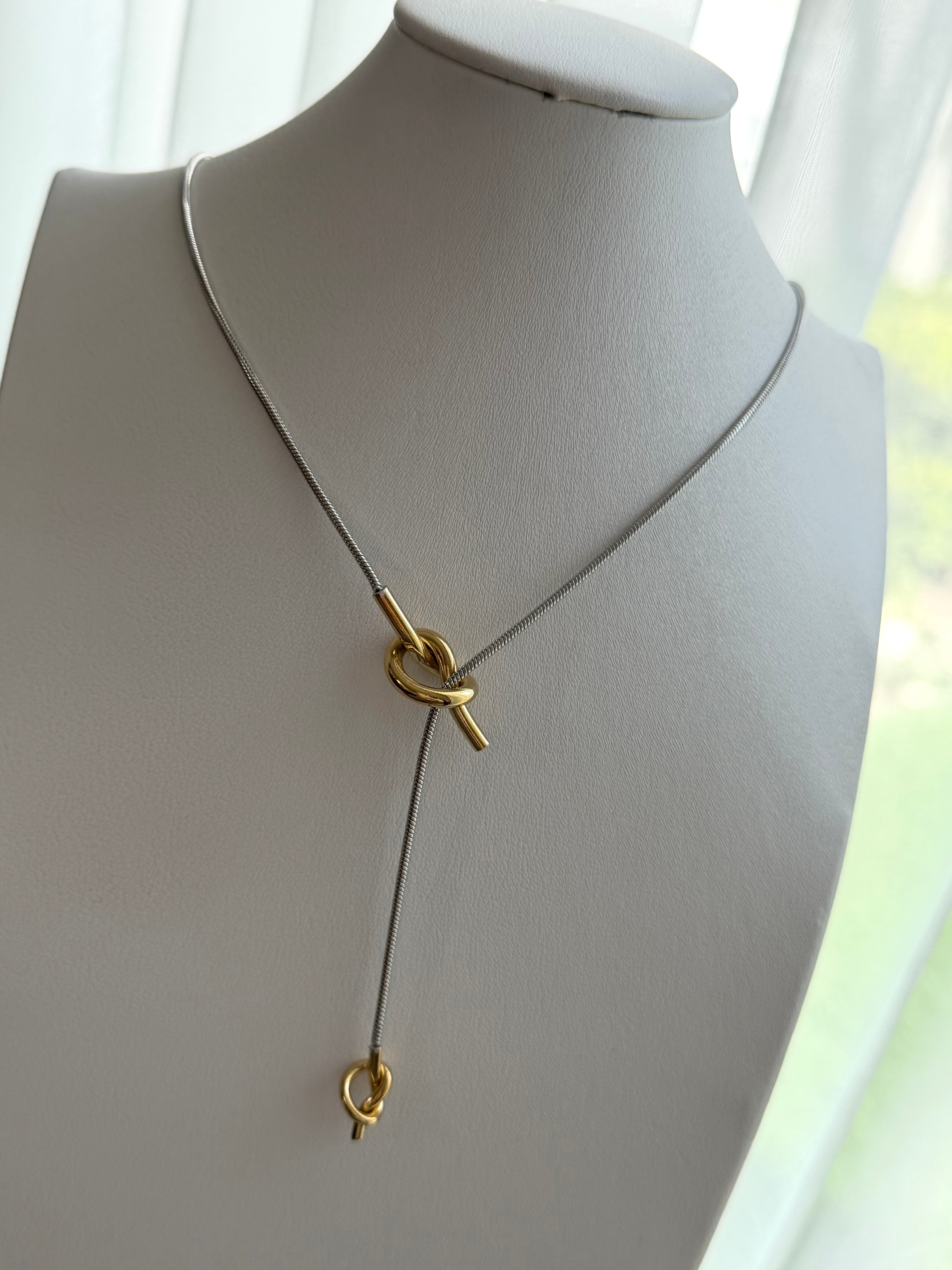 COLLAR CORBATERO NUDOS