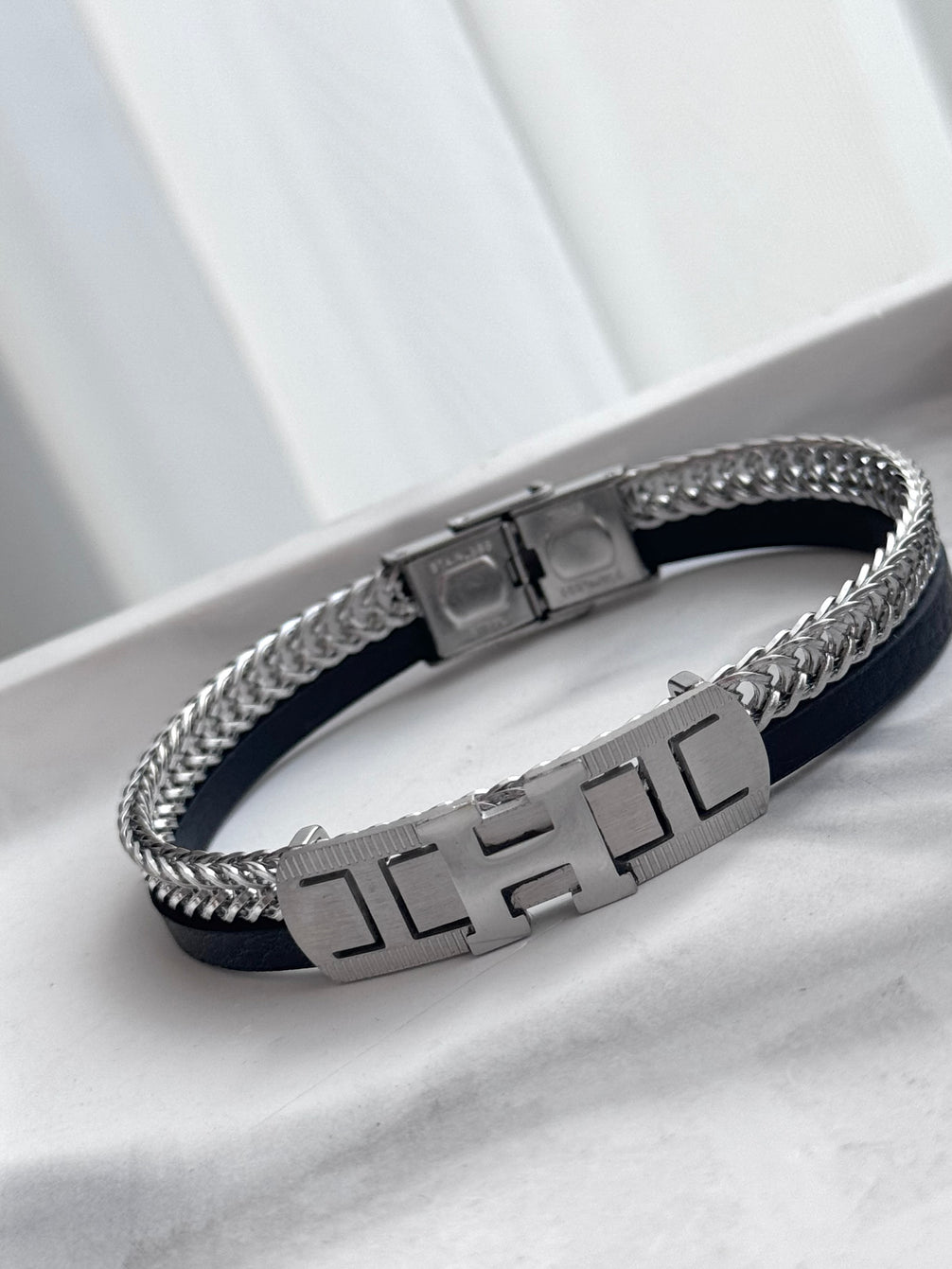 PULSERA PLACA H PLATEADA