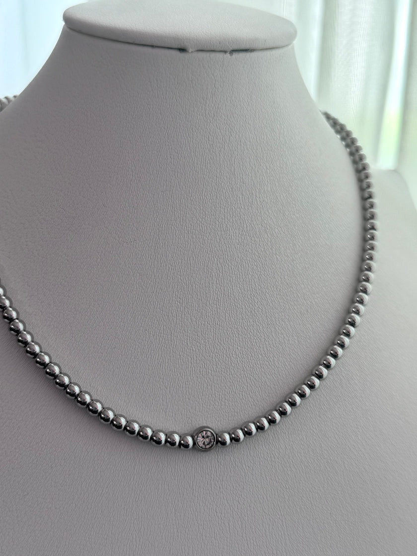 COLLAR BOLITAS CON ZIRCONIA