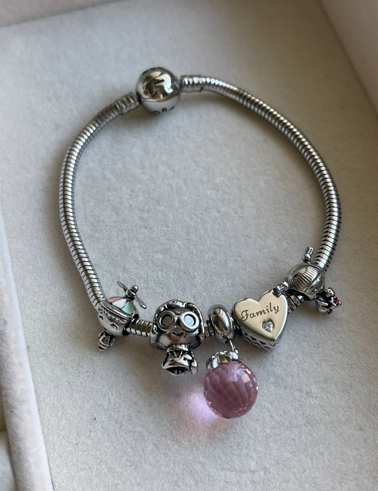 PULSERA CON CHARMS