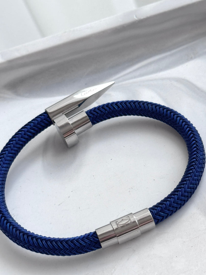 PULSERA CORREA AZUL CLAVO