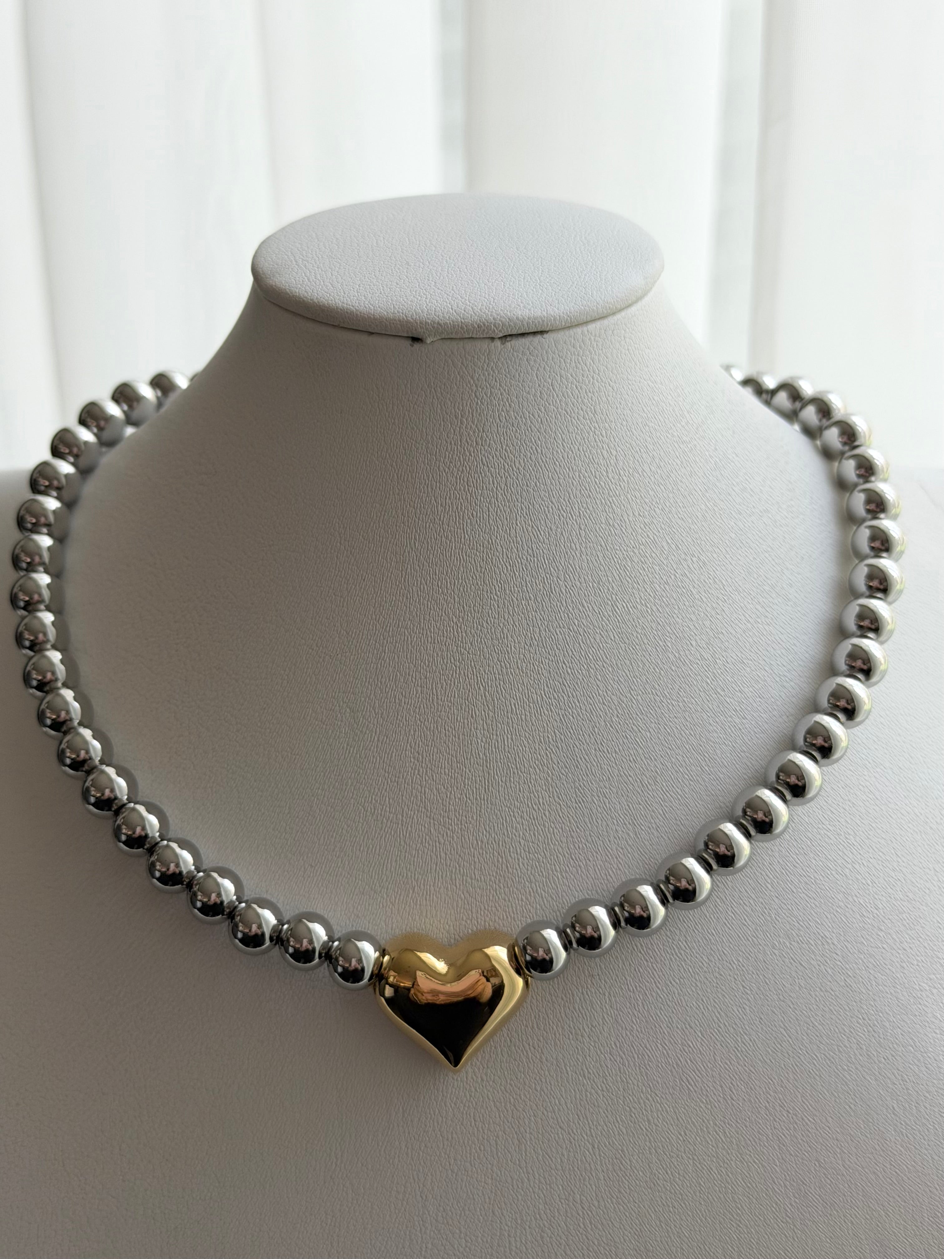 COLLAR BOLITAS Y CORAZON