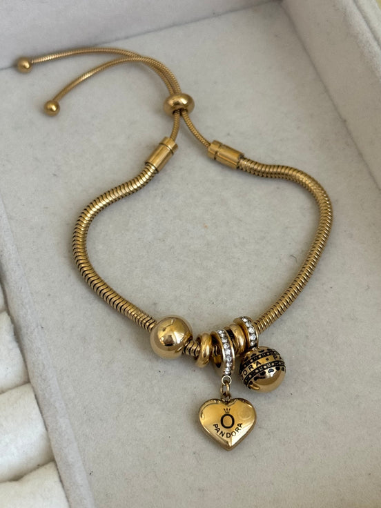 PULSERA CON CHARMS