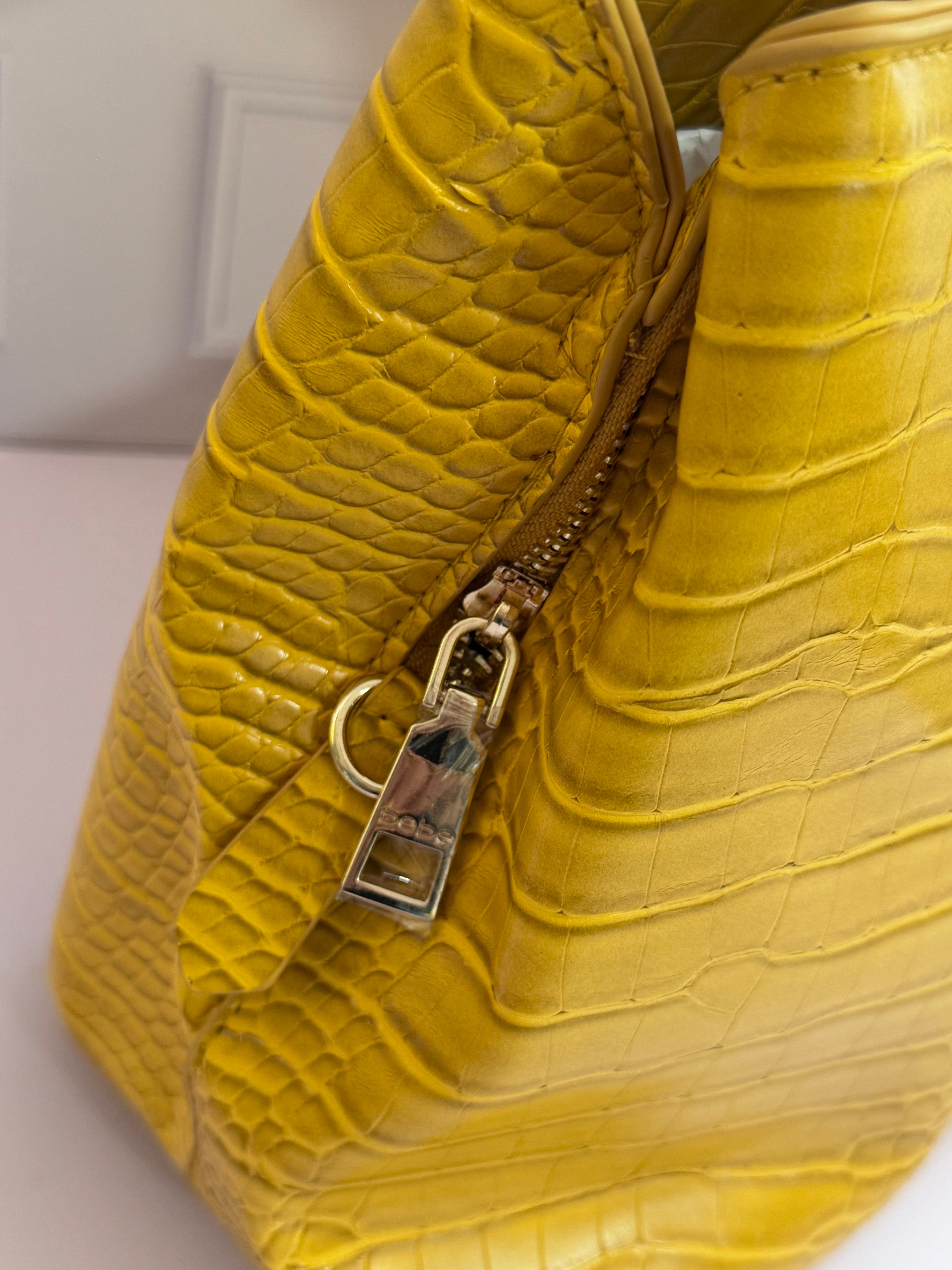 BOLSA BEBE AUBREY CROCO AMARILLA