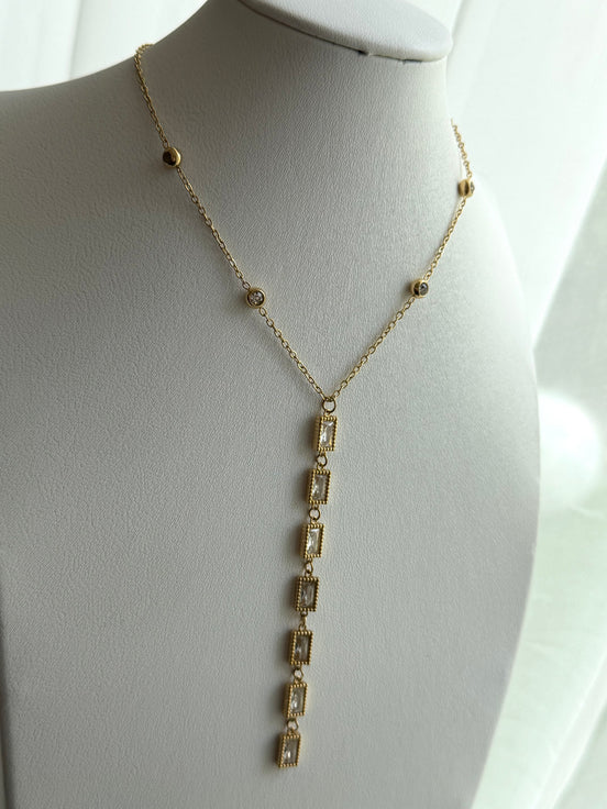 COLLAR CORBATERO CRISTAL