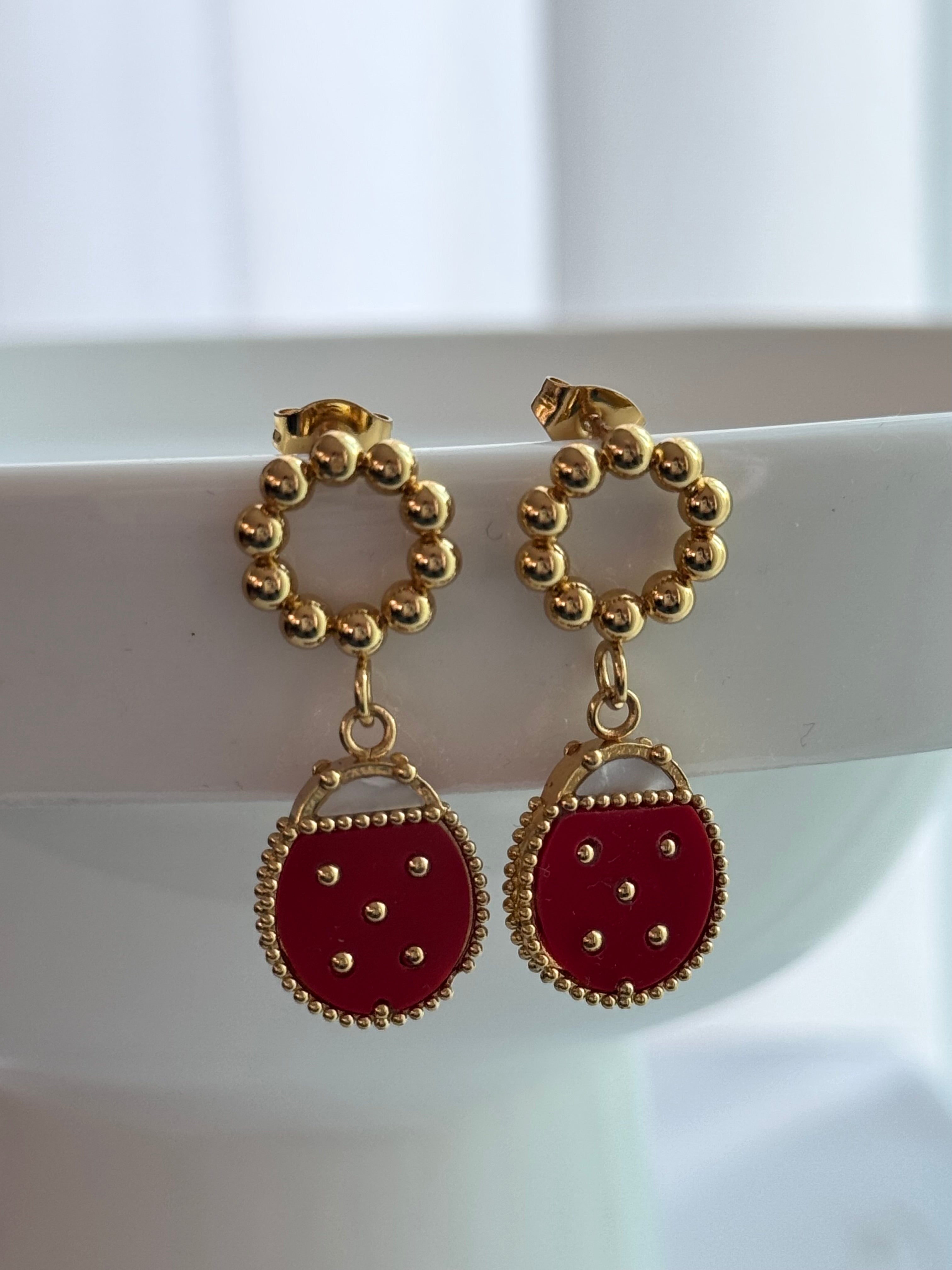 ARETE MARIQUITA ALAS CERRADAS ROJO