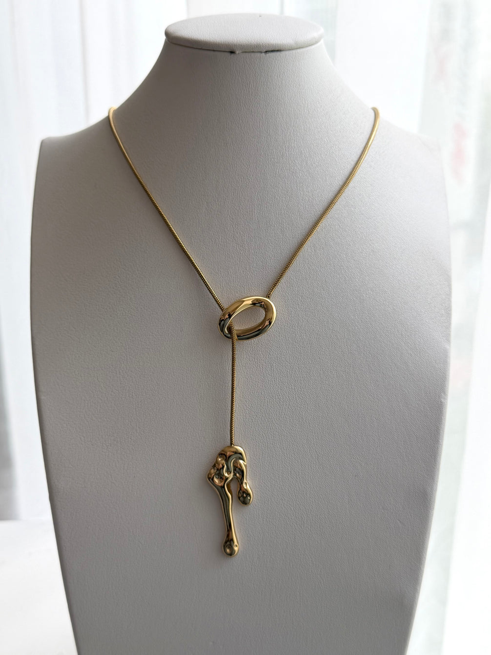 COLLAR CORBATERO
