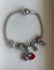 PULSERA CON CHARMS