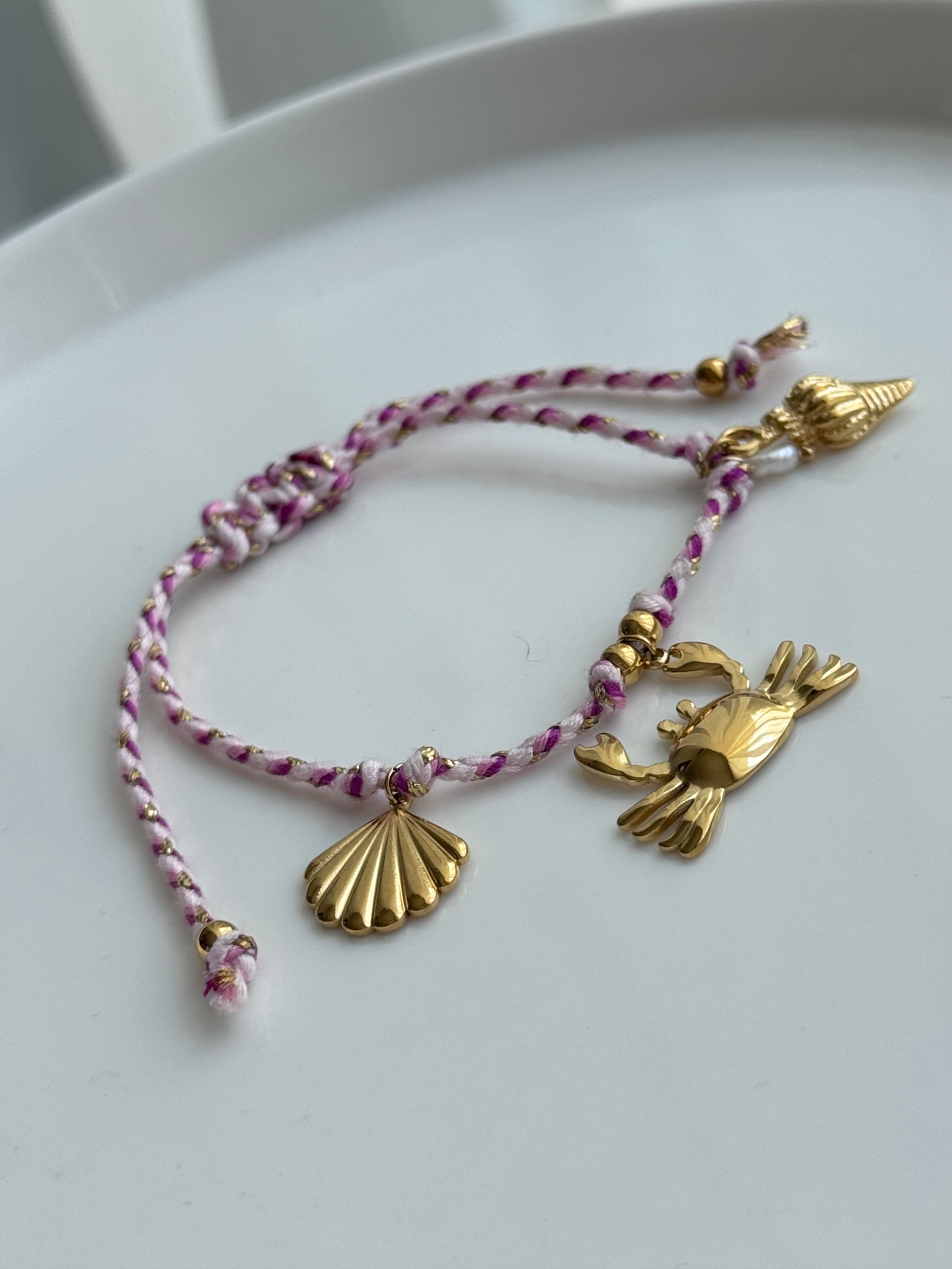 PULSERA HILO ROSA Y DIJES