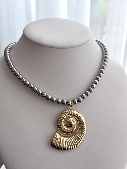 COLLAR BOLITAS DIJE CARACOL