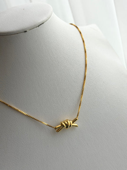 COLLAR NUDO