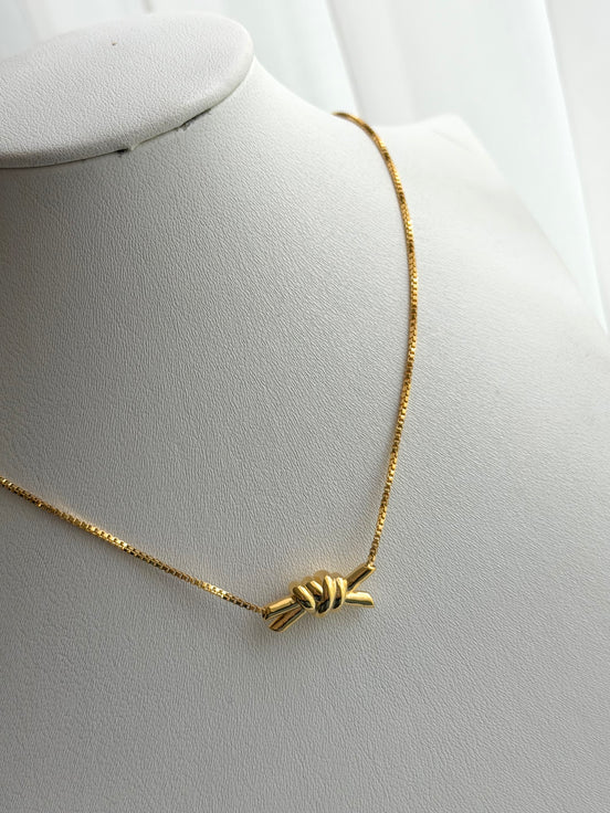 COLLAR NUDO