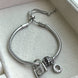 PULSERA CON CHARMS