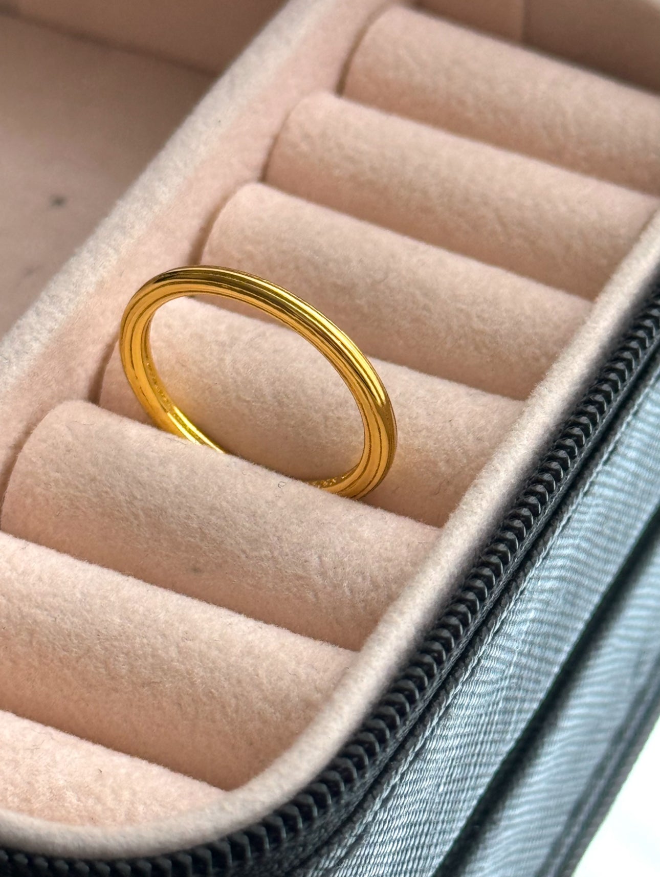 ARGOLLA DELGADA LISA