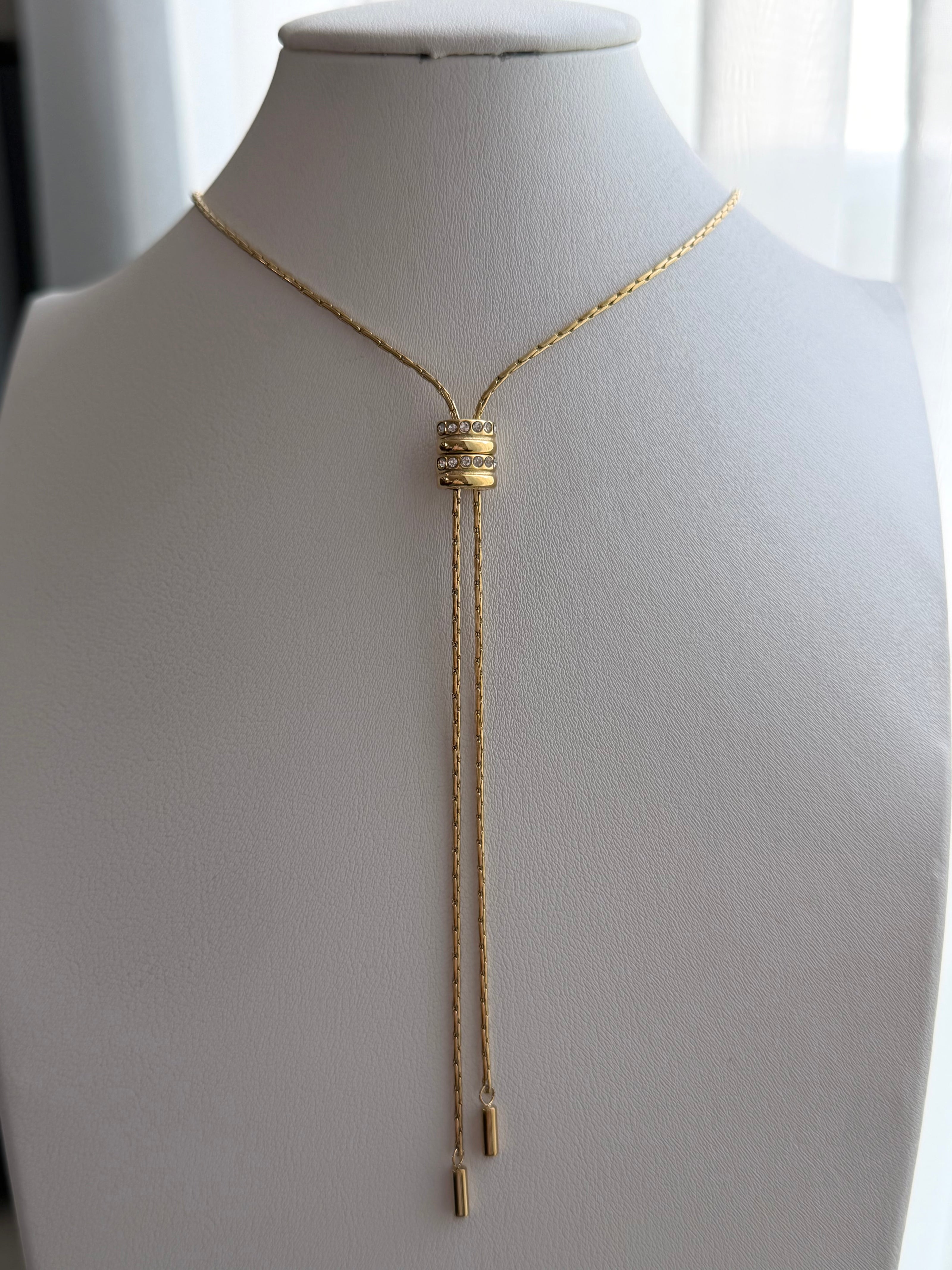 COLLAR CORBATERO DELGADO