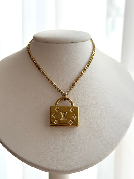 COLLAR BOLSA LV