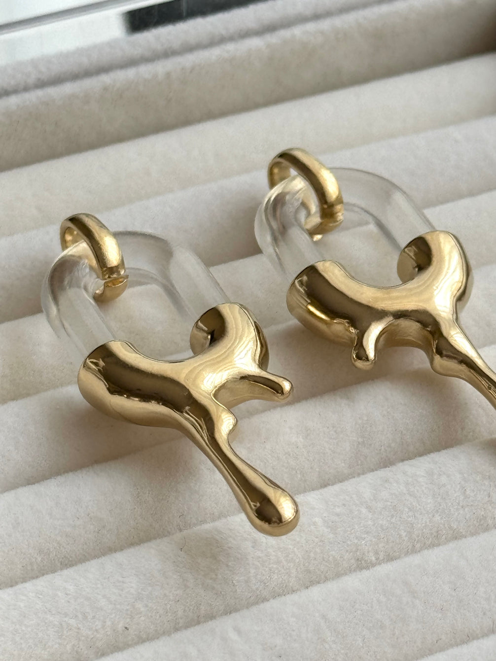 ARETE OVAL CON GOTAS